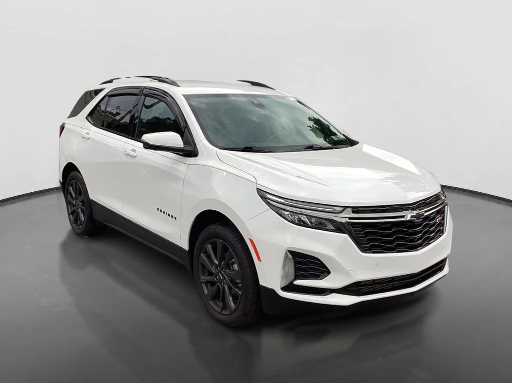 Used 2022 Summit White Chevrolet RS image 3