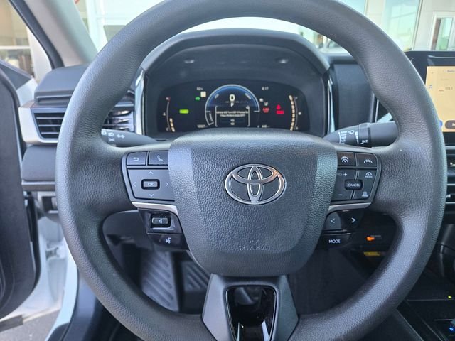 Used 2025 White Toyota LE image 20