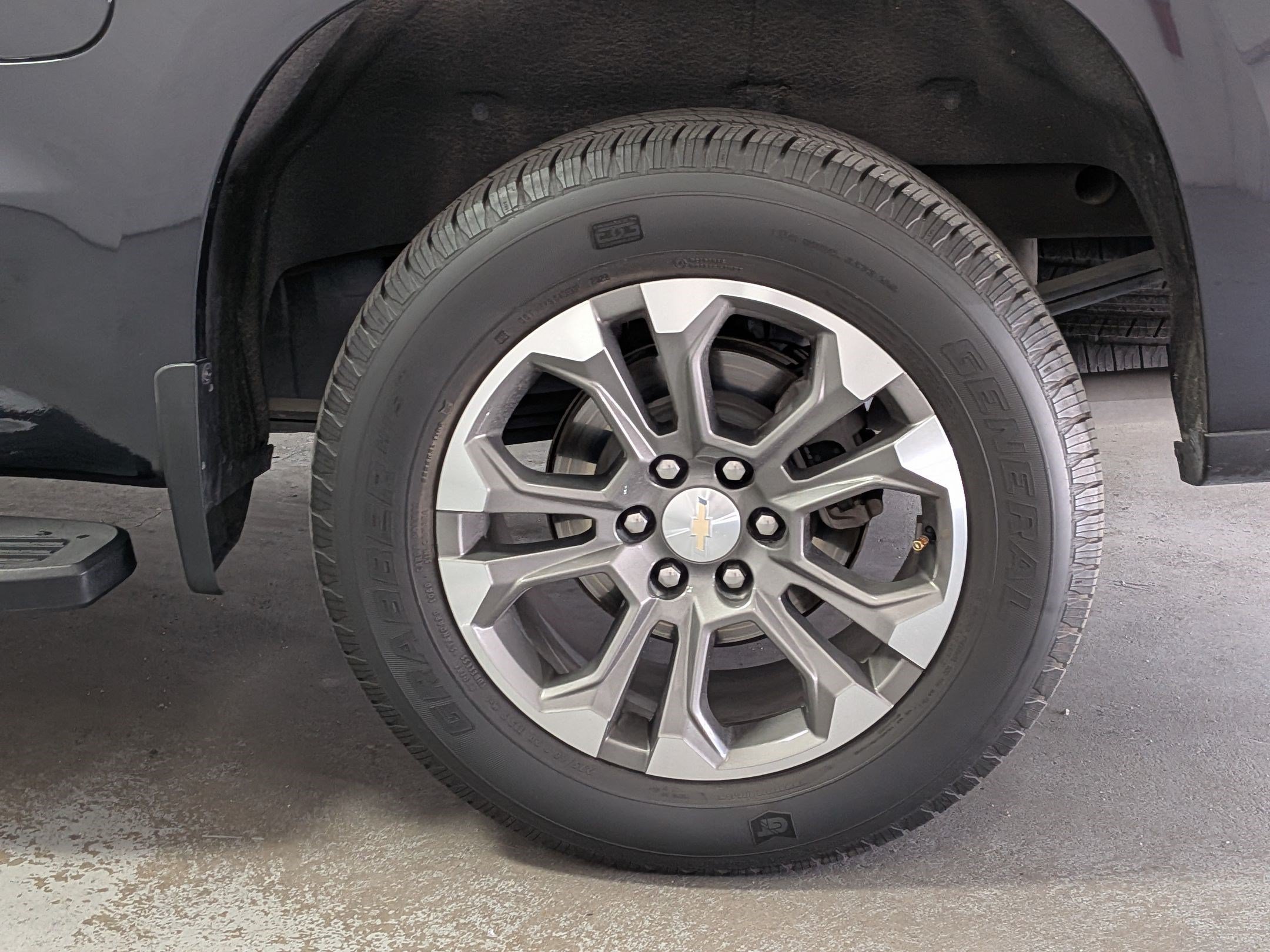 Used 2022 Dark Ash Metallic Chevrolet High Country image 12