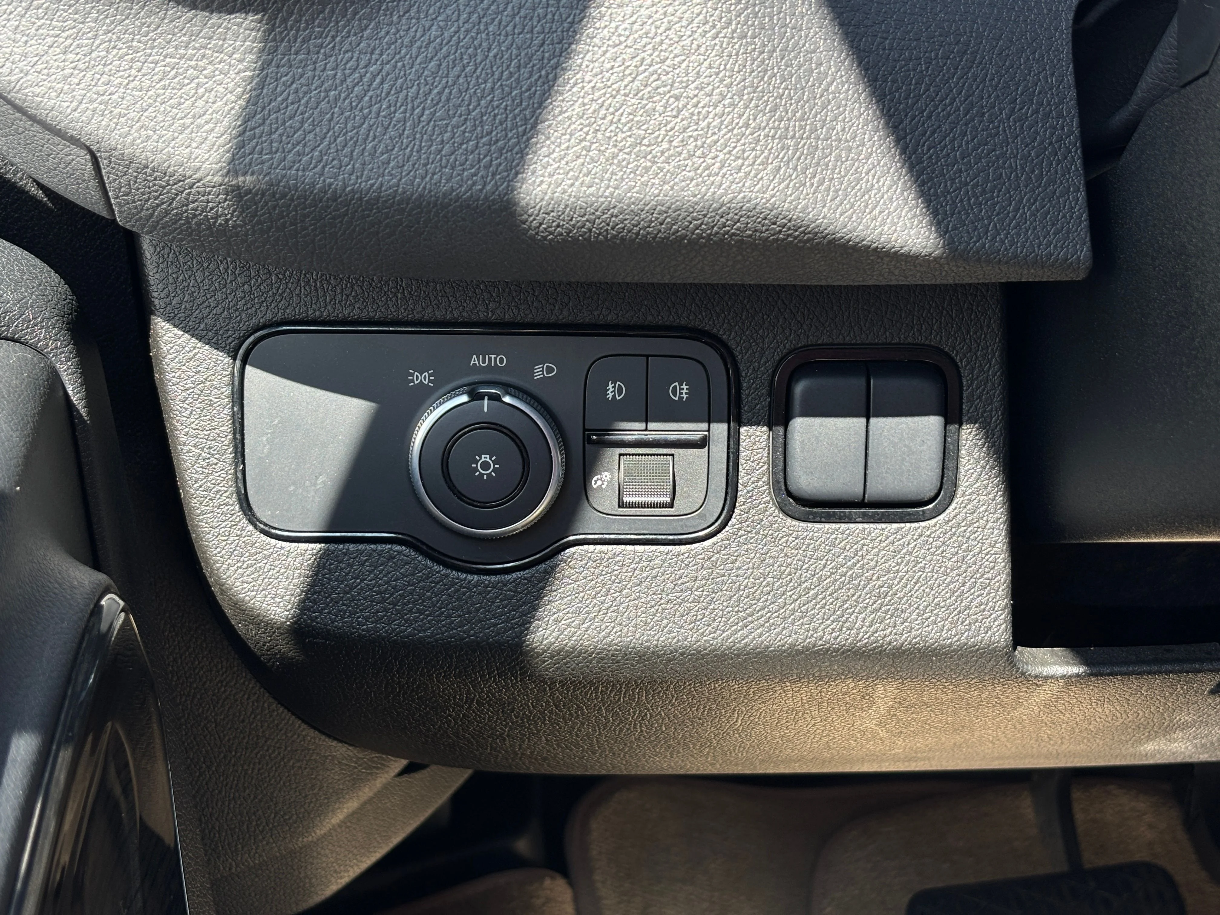 Used 2021 Silver Mercedes-Benz Midwest Luxe Cruiser image 31