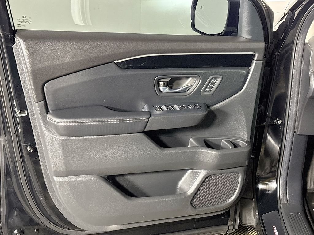 Used 2024 Crystal Black Pearl Honda Touring image 10