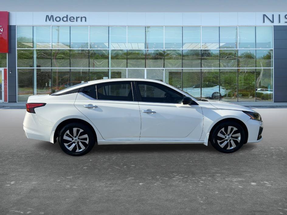 Certified Used 2024 Glacier White Nissan 2.5 S image 4