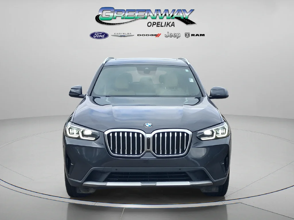 Used 2022 Dark Graphite BMW xDrive30i image 2