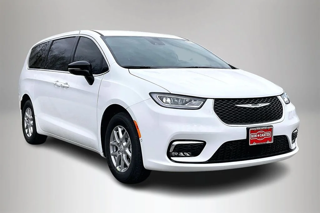 2026 Chrysler Pacifica Select's photo
