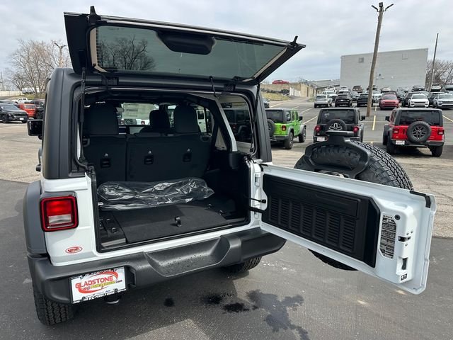 New 2026 Bright White Clear-Coat Exterior Paint Jeep Sport S image 9