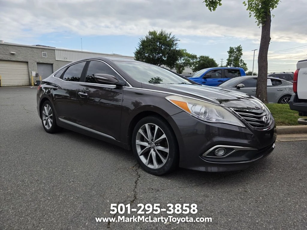 Used 2016 Red Hyundai Base image 2
