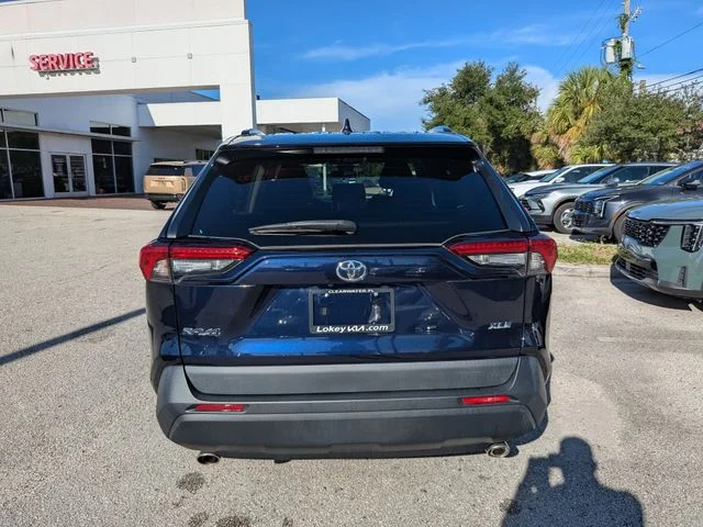 Used 2023  Toyota XLE image 5