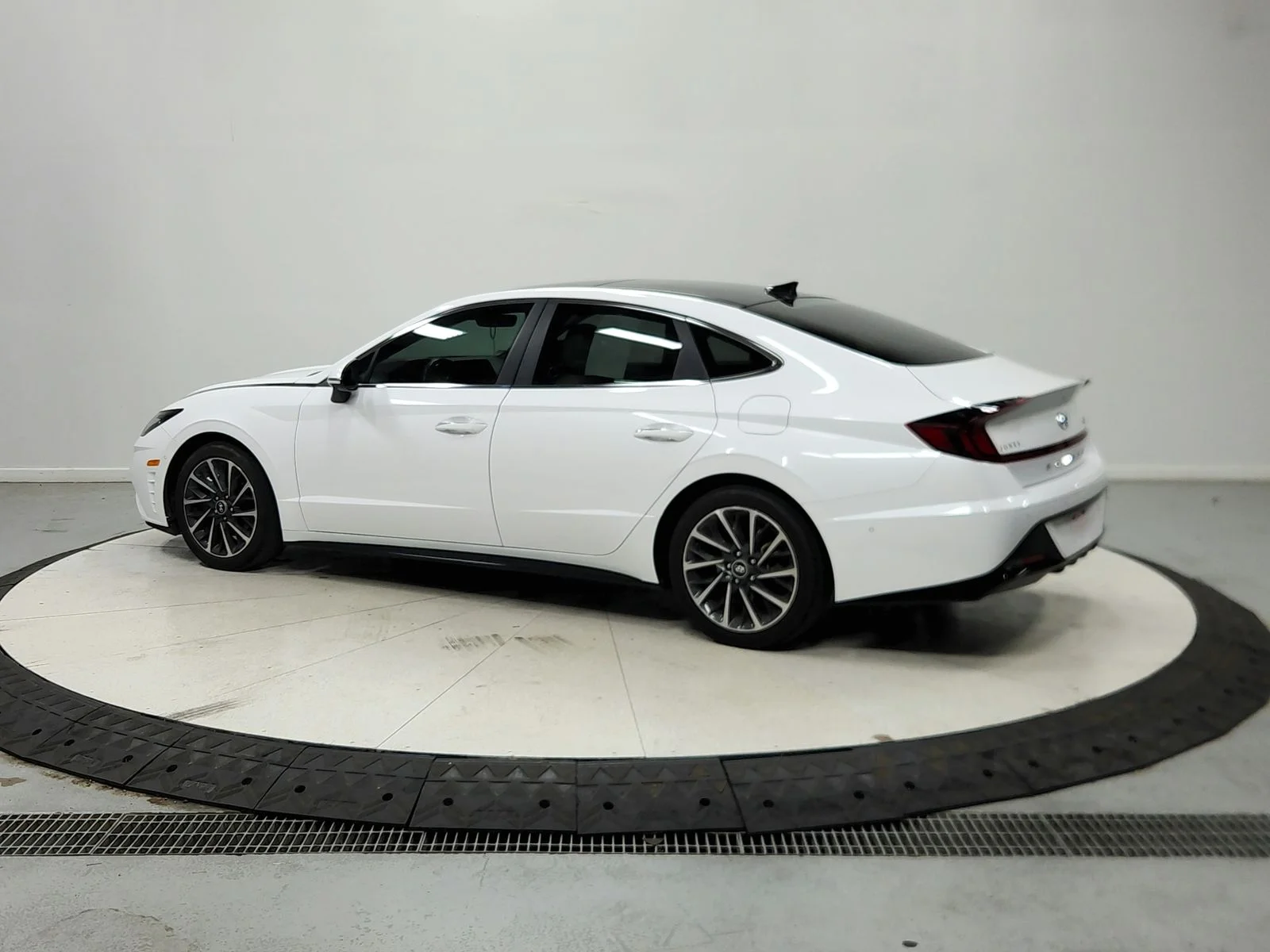 Used 2023 Serenity White Hyundai Limited image 6