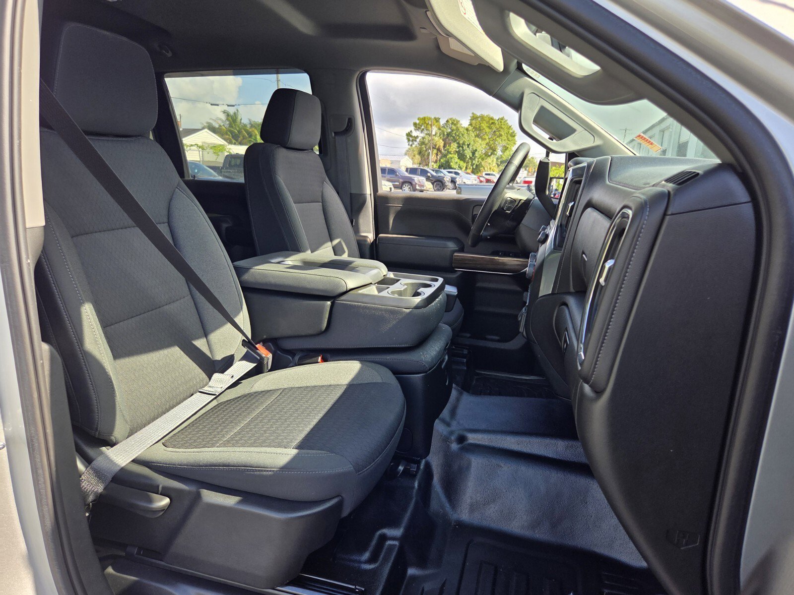 Used 2022 Silver Ice Metallic Chevrolet LT image 18