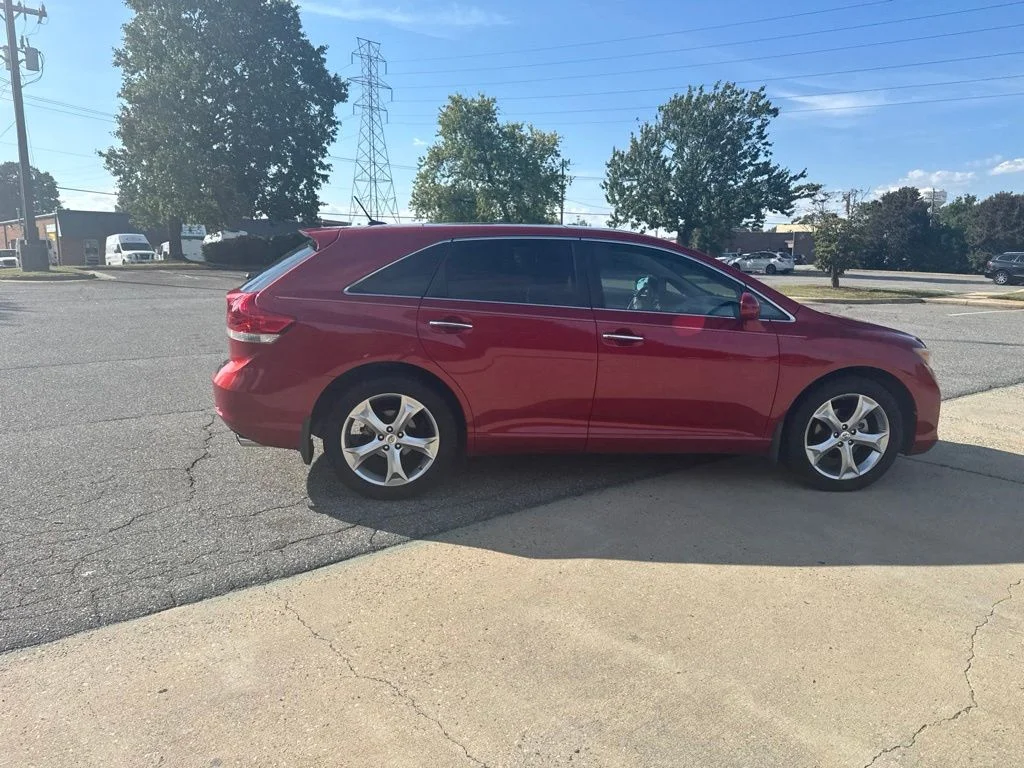 Used 2009 Red Toyota Base image 11