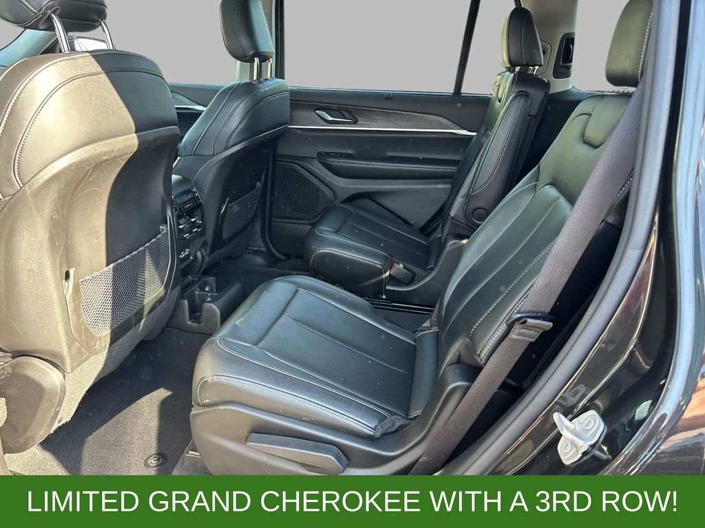 Used 2023  Jeep Limited image 9