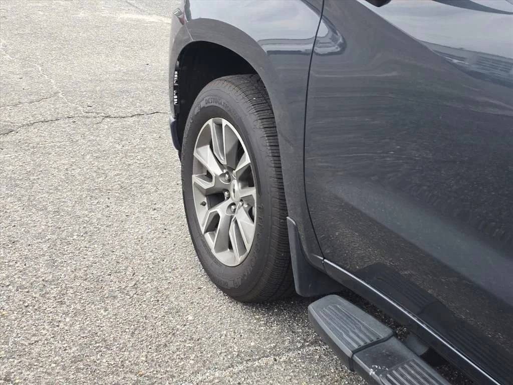 Used 2021 SHADOW GRAY METALLIC Chevrolet RST image 20
