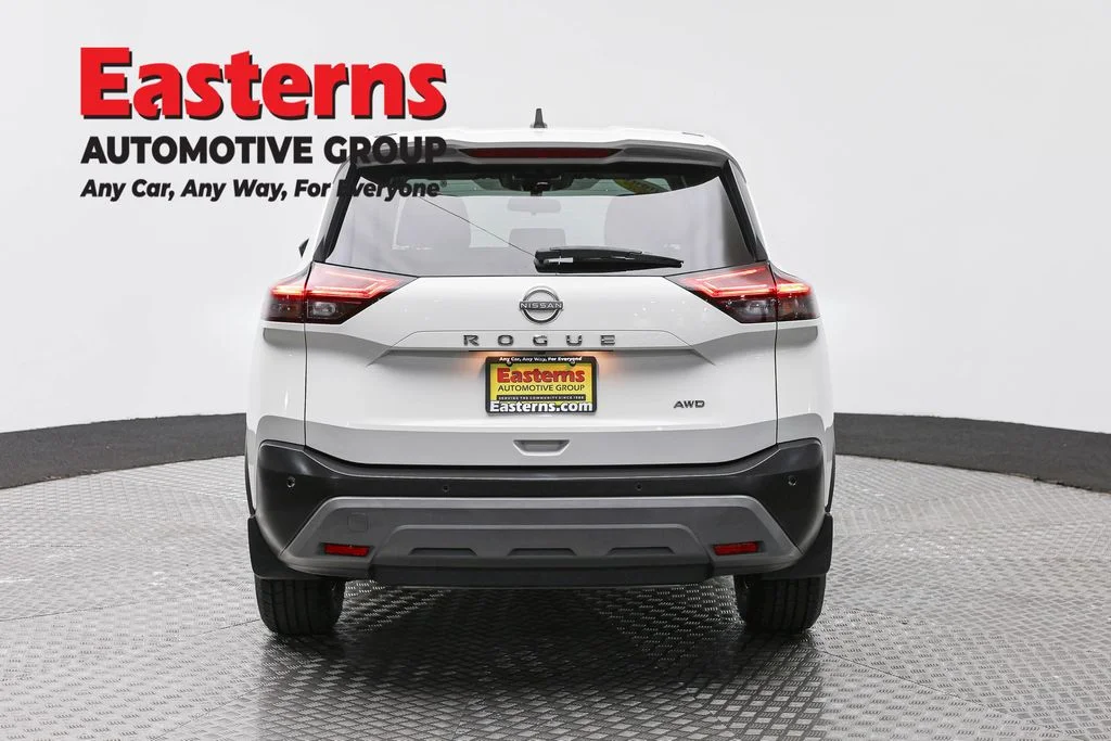 Used 2023 White Nissan S image 6