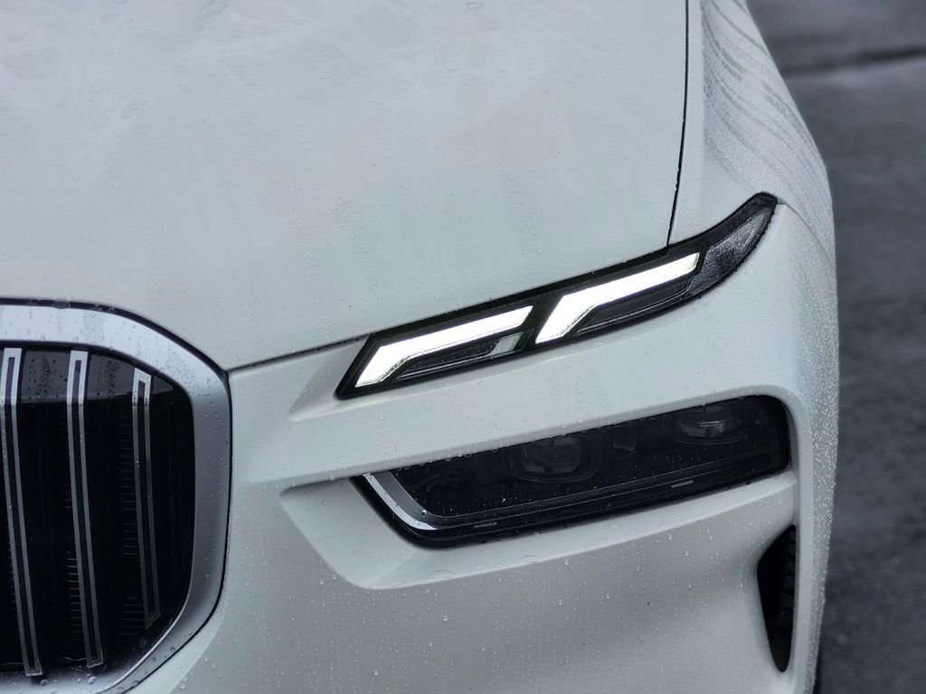 New 2027 White BMW xDrive40i image 10