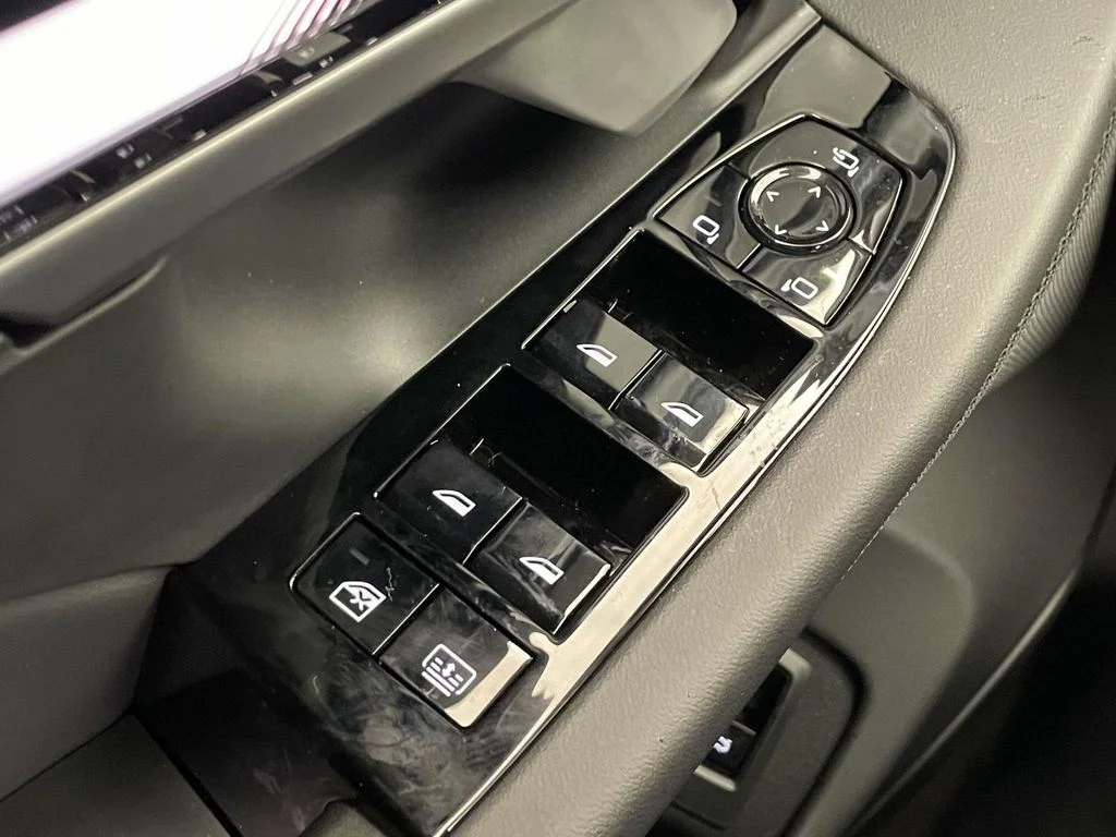 2026 BMW 5 Series 550e - Photo 29