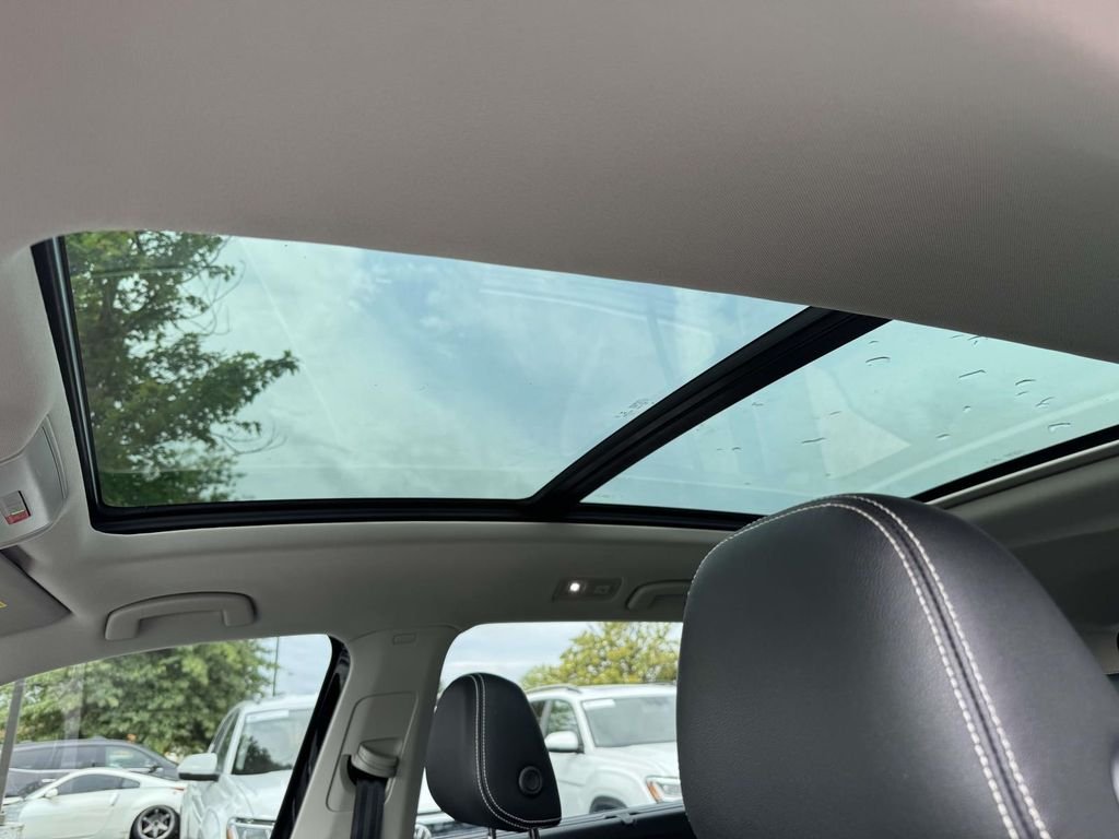2023 Volkswagen Atlas SE w/Tech - Photo 4