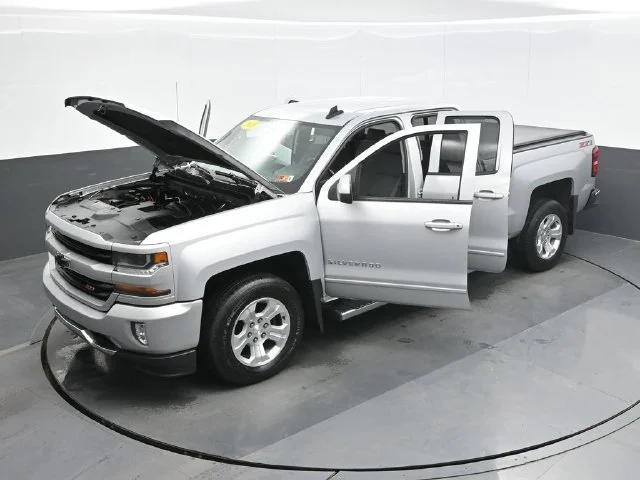 Used 2018 SILVER ICE METALLIC Chevrolet LT image 28