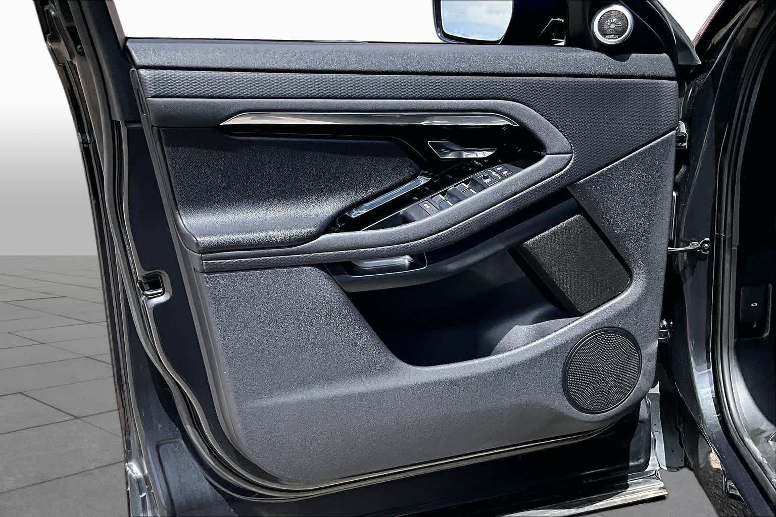 Used 2023 Santorini Black Metallic Land Rover R-Dynamic S image 20