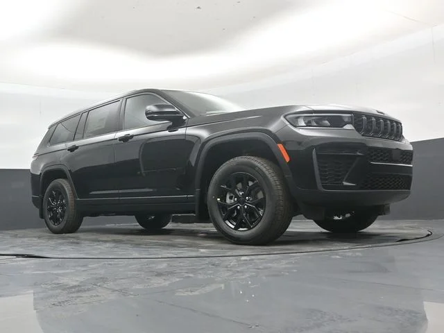 New 2026 Diamond Black Crystal Pearl-Coat Exterior Paint Jeep Altitude image 42