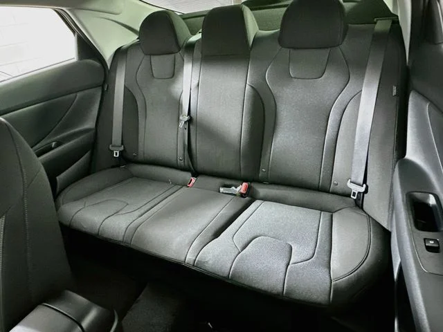 New 2026 Hyundai ELANTRA SE