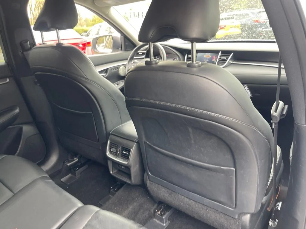 Used 2023 White INFINITI LUXE image 17