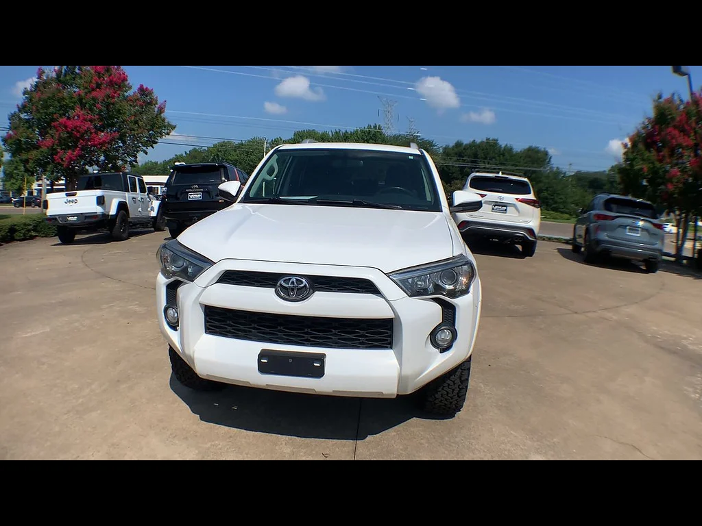 Used 2016 Super White Toyota SR5 image 3