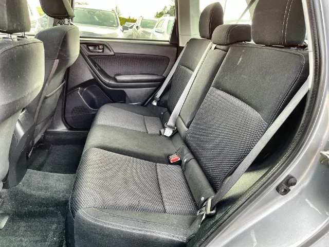 Used 2018 Silver Subaru 2.5i Premium image 26