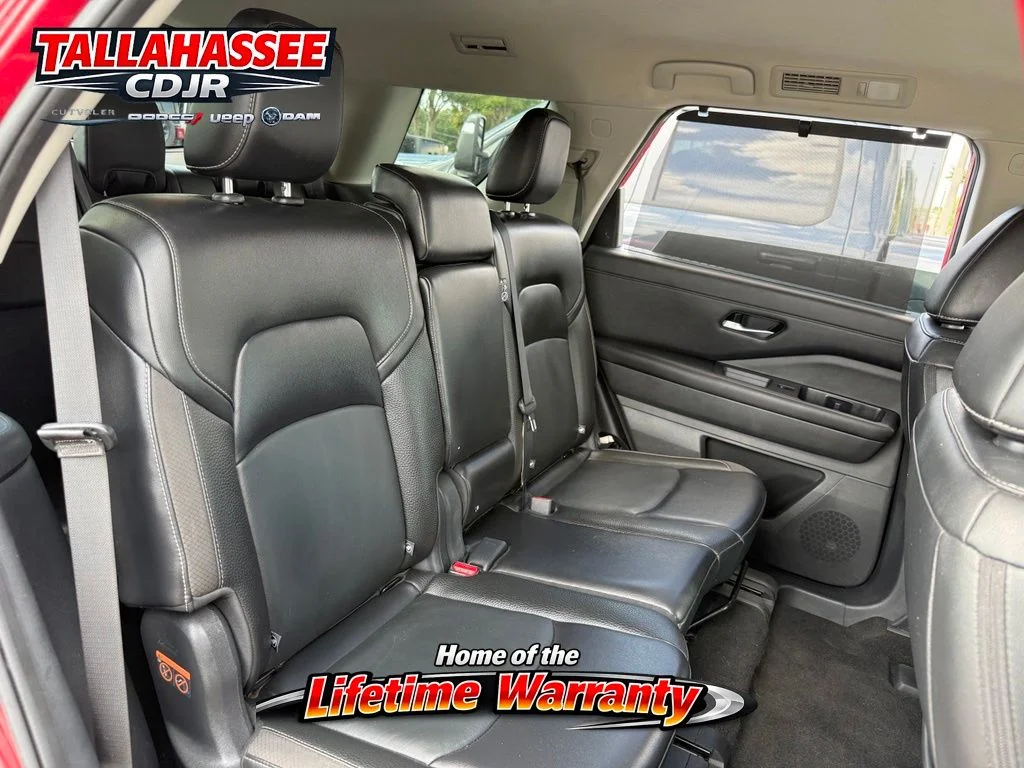 Used 2023 Scarlet Nissan SL image 29