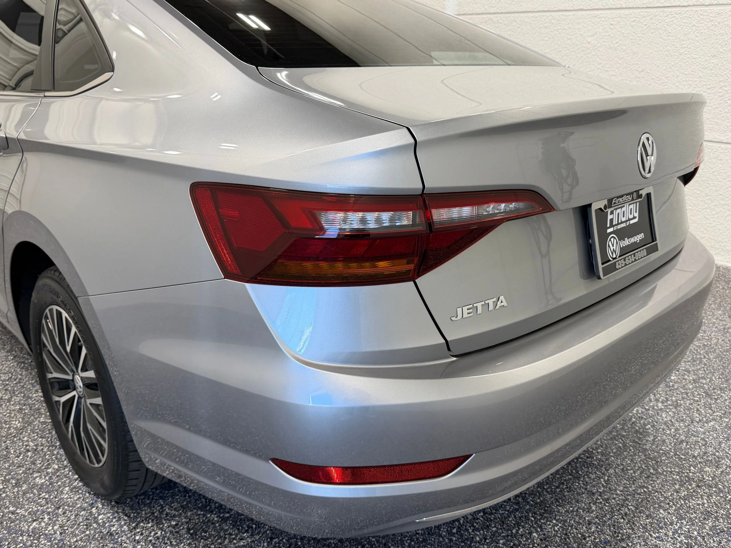 Used 2019 Silver Volkswagen SEL image 16