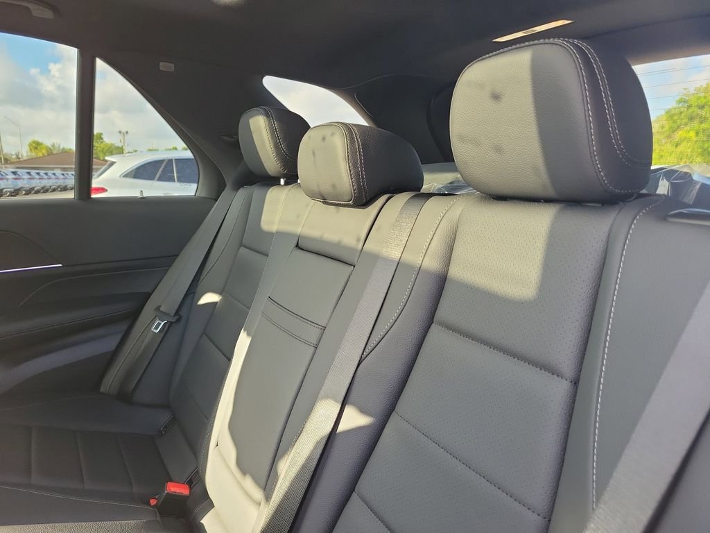 New 2026 MANUFAKTUR Moonlight White Magno Mercedes-Benz GLE 450 image 11