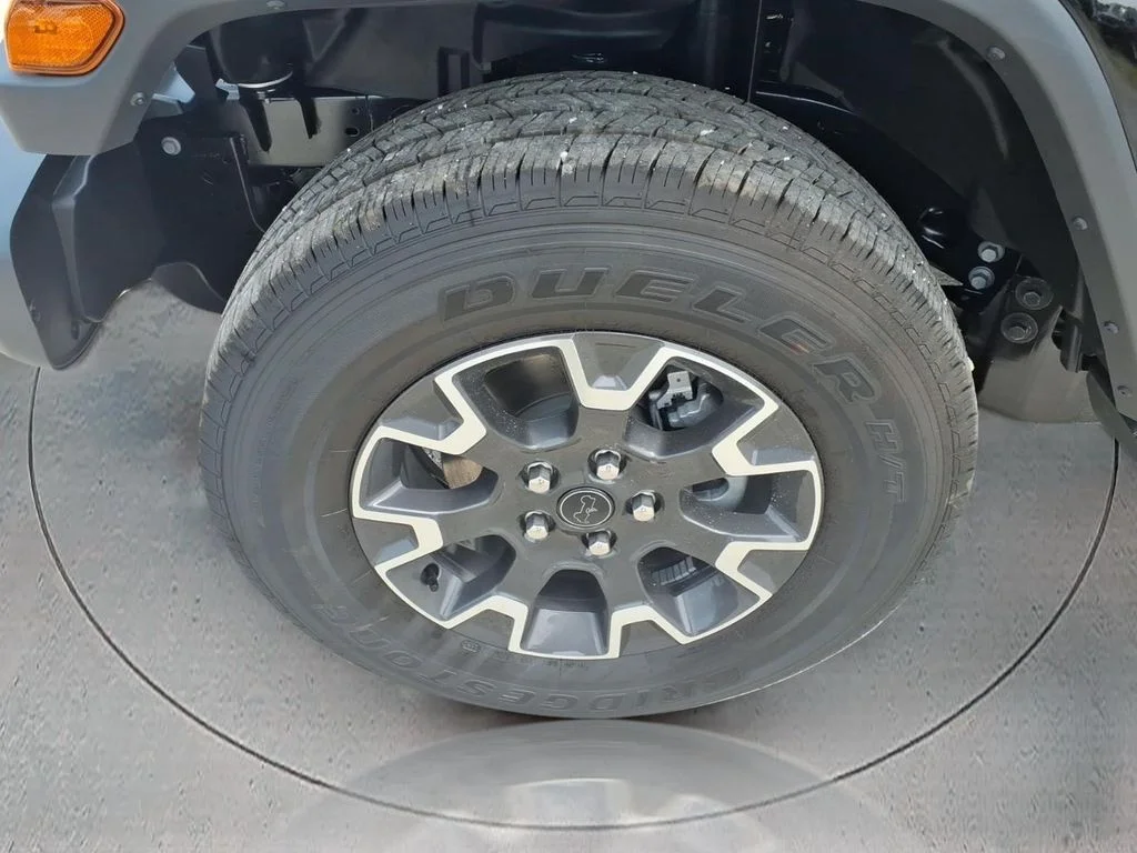 New 2026 Black Clear-Coat Exterior Paint Jeep Sahara image 4