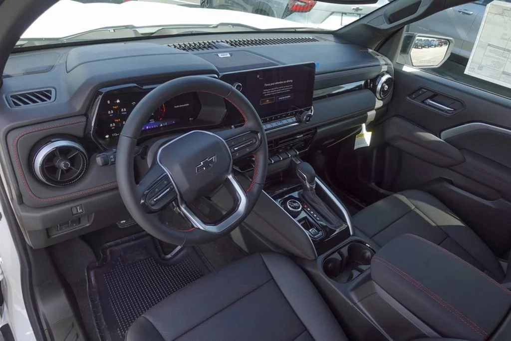 2025 Chevrolet Colorado Z71 - Photo 10
