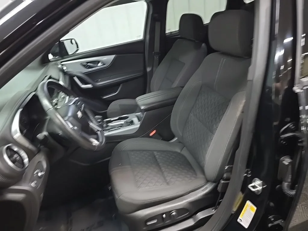 Used 2020 BLACK Chevrolet LT image 29