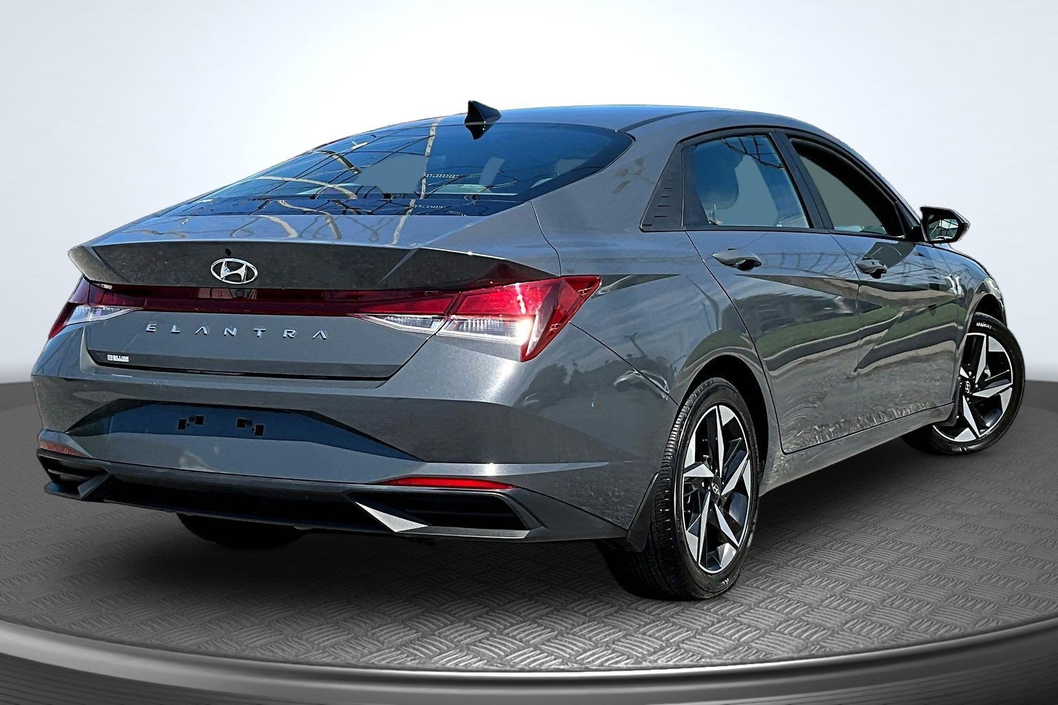 Used 2023 Gray Hyundai SEL image 5