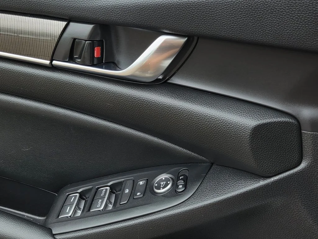 Used 2022  Honda Sport image 18