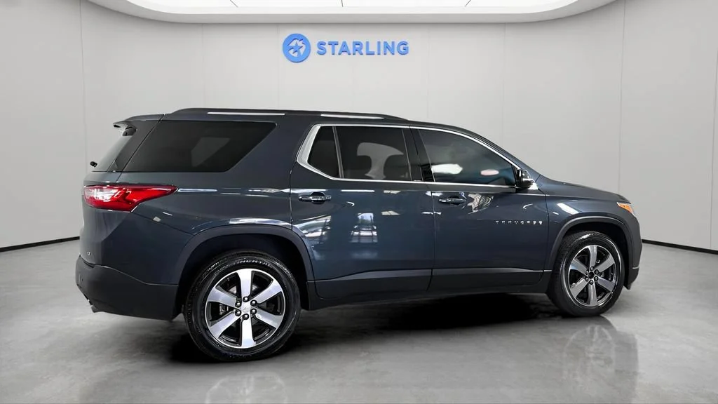 Used 2019 GRAPHITE METALLIC Chevrolet LT Leather image 10