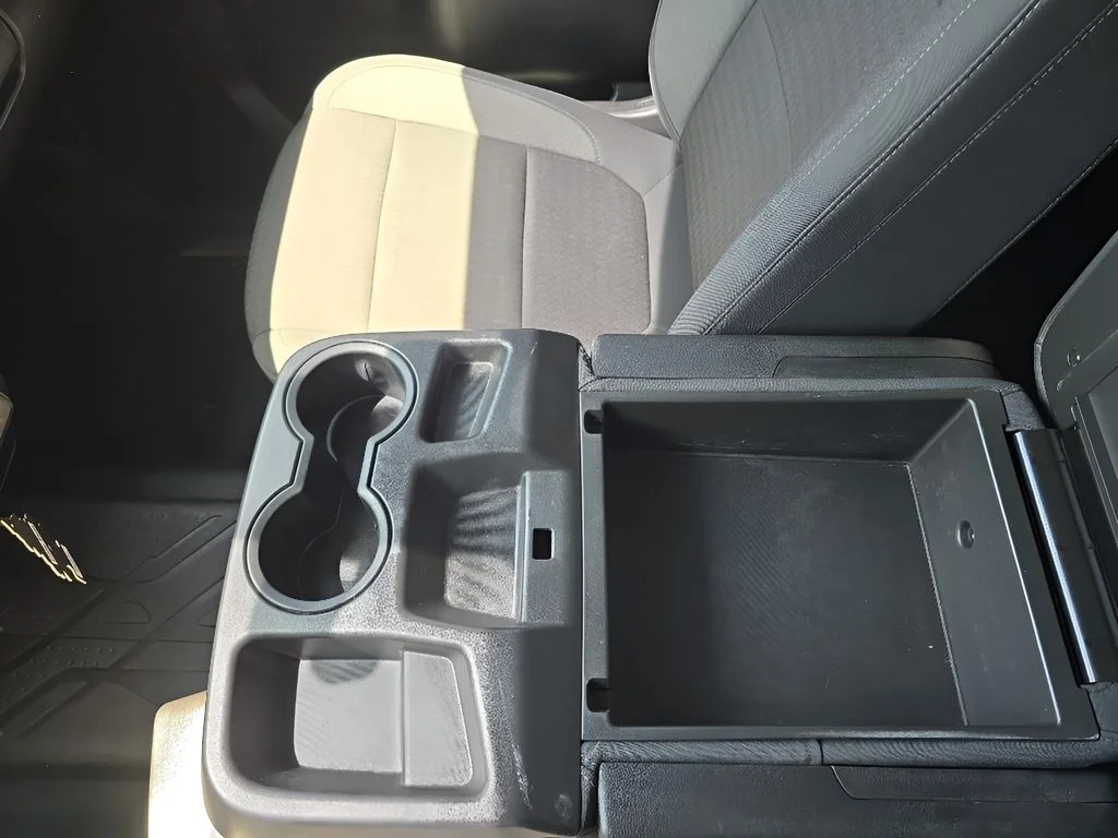Used 2022 White Chevrolet Custom image 26