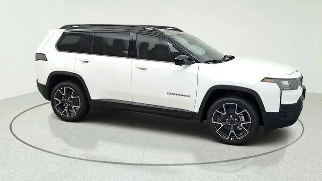 New 2026 Bright White Clear-Coat Exterior Paint Jeep Overland image 27