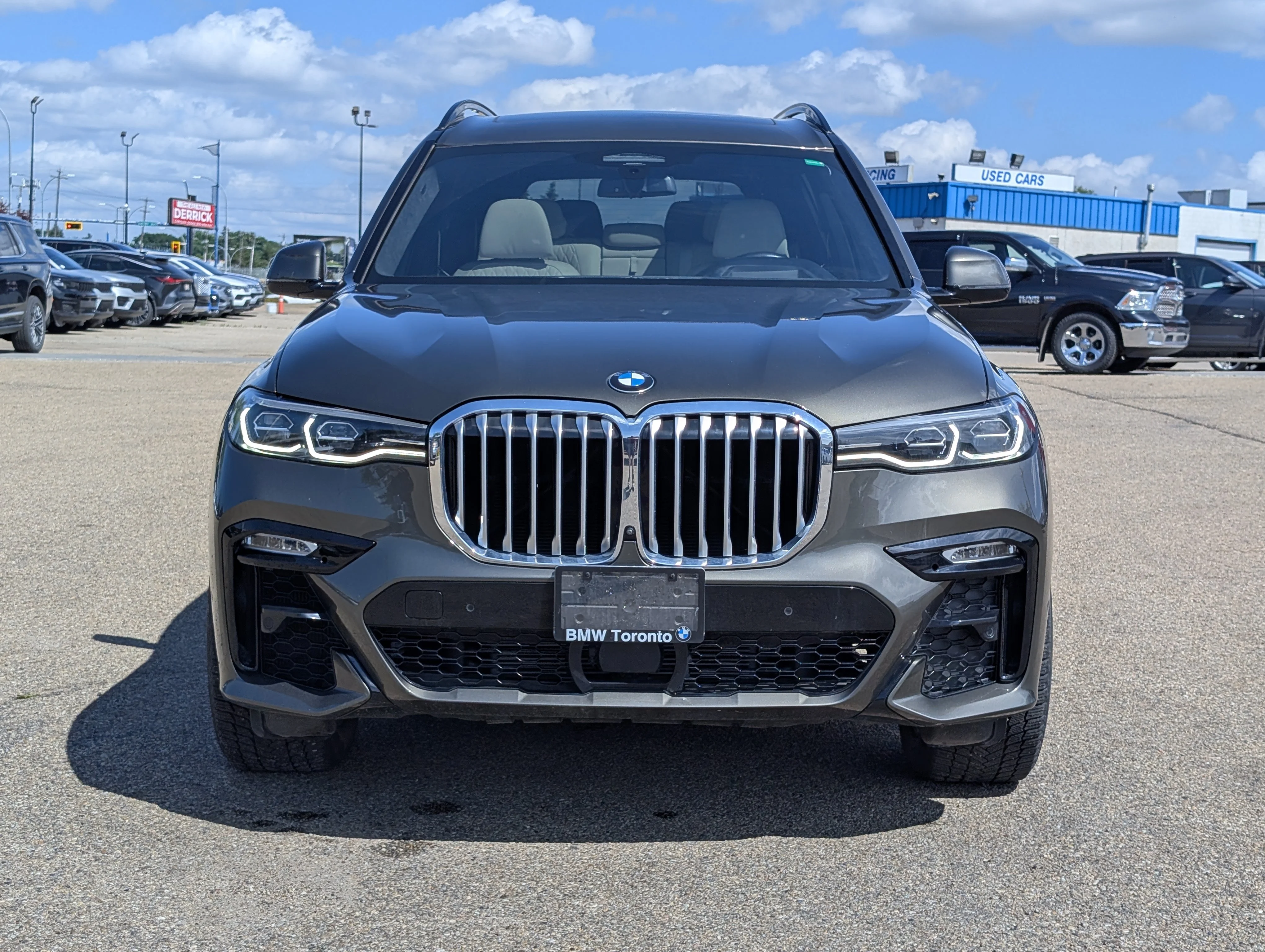 Used 2022 Manhattan Metallic BMW xDrive40i image 10