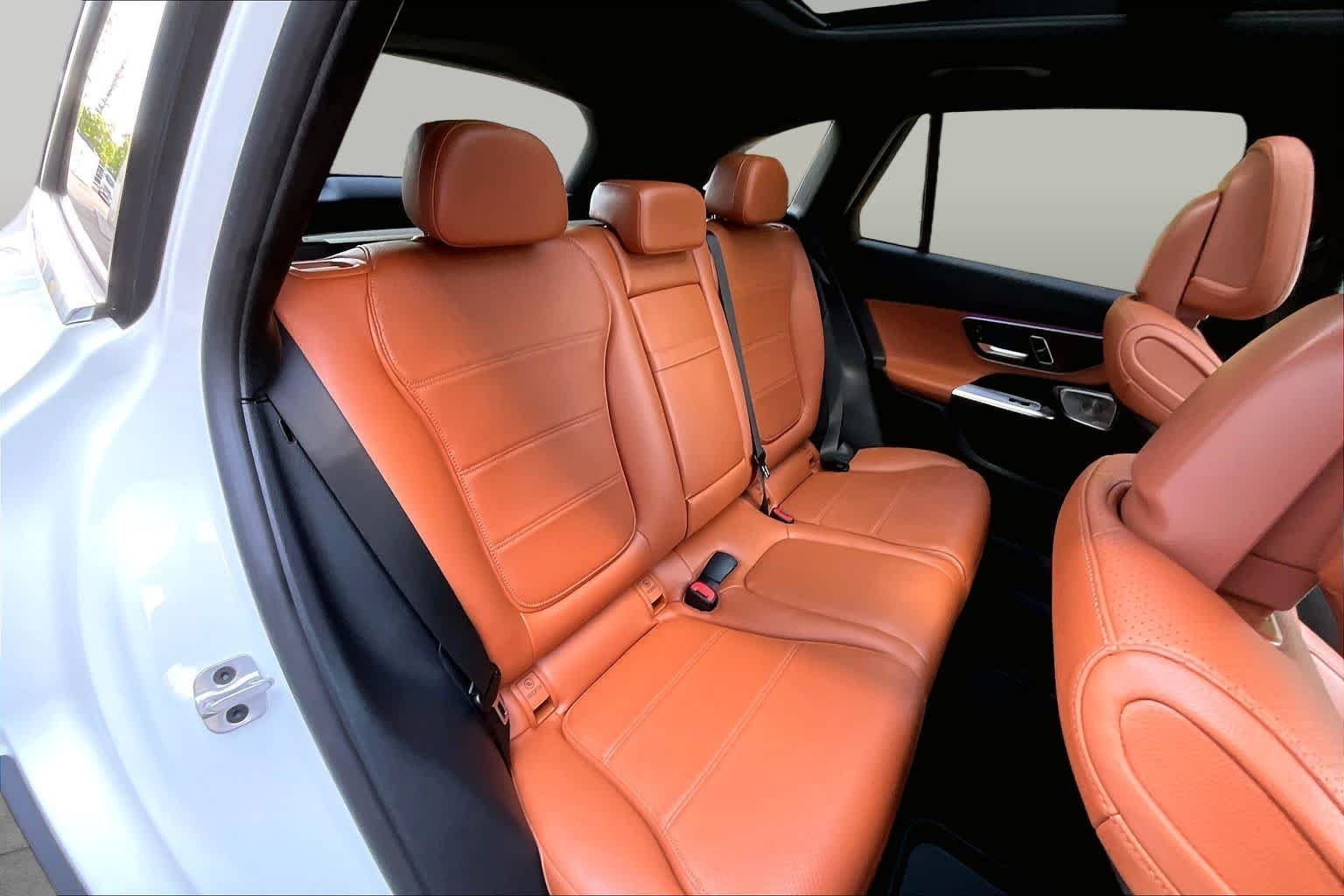 Used 2023 Polar White Mercedes-Benz GLC 300 image 19
