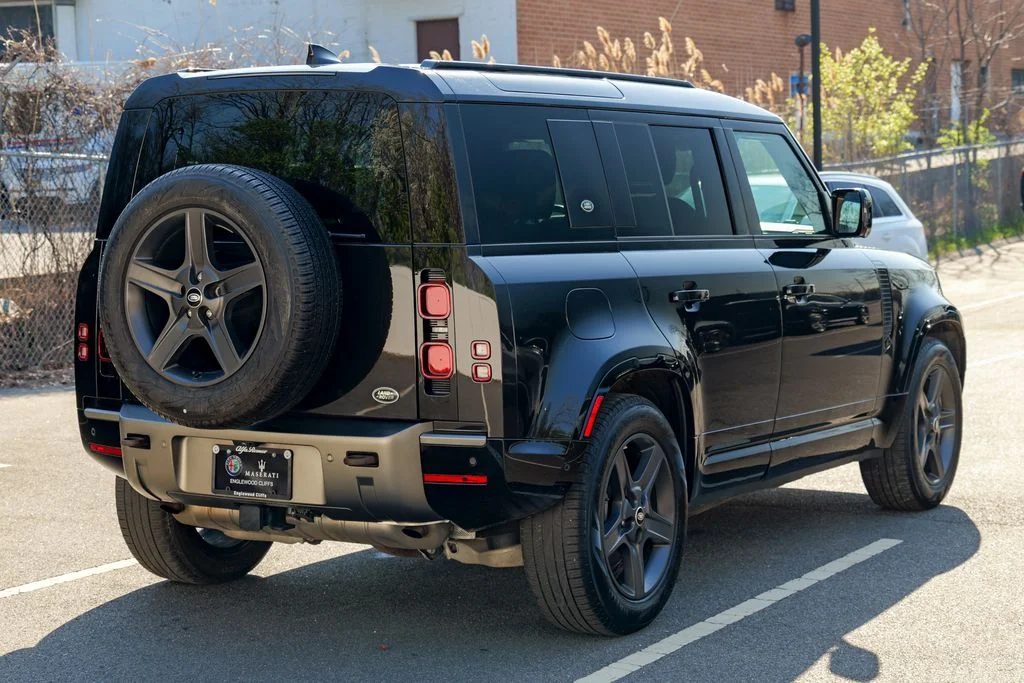 Used 2023 Santorini Black Metallic Land Rover X-Dynamic SE image 7