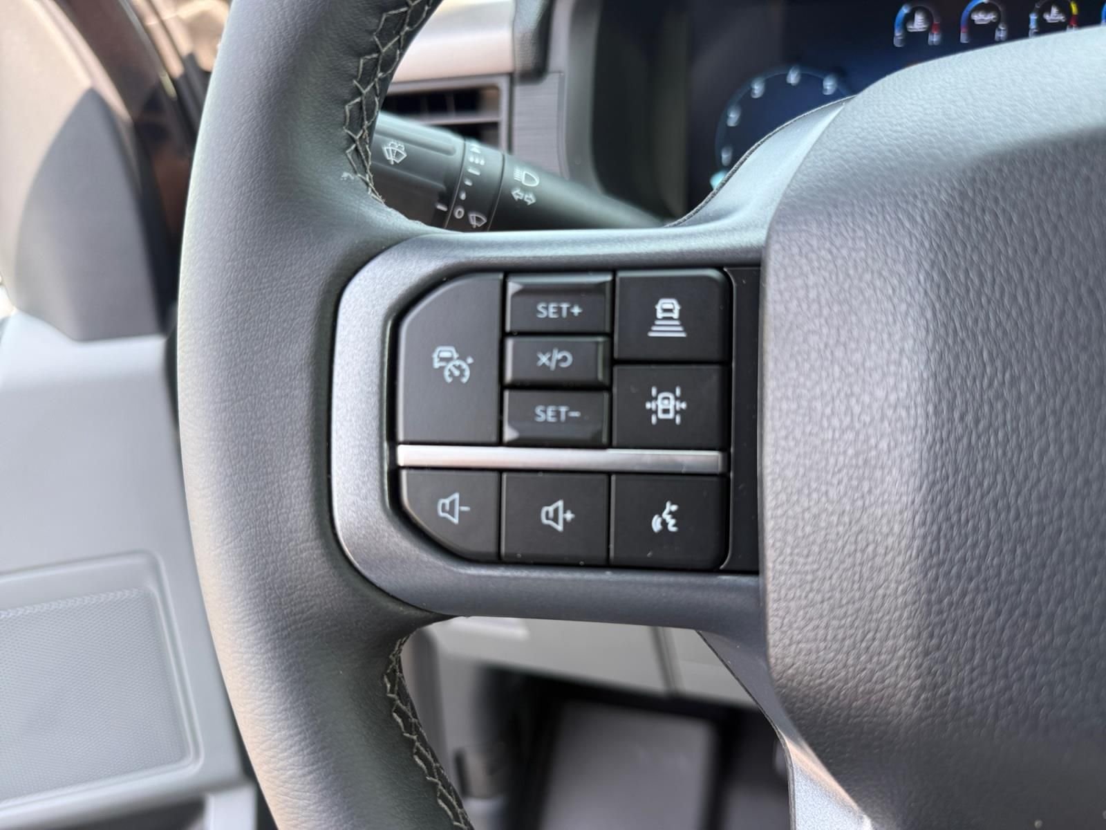 New 2026 Agate Black Metallic Ford XLT image 26