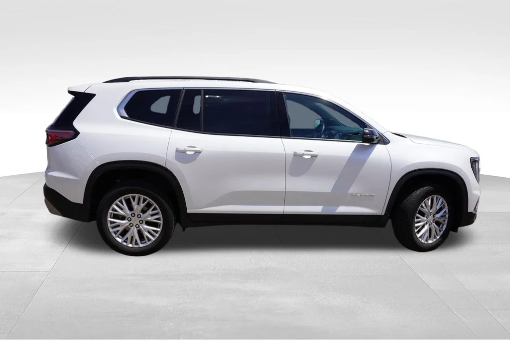 Used 2025 White Frost Tricoat GMC Elevation image 2