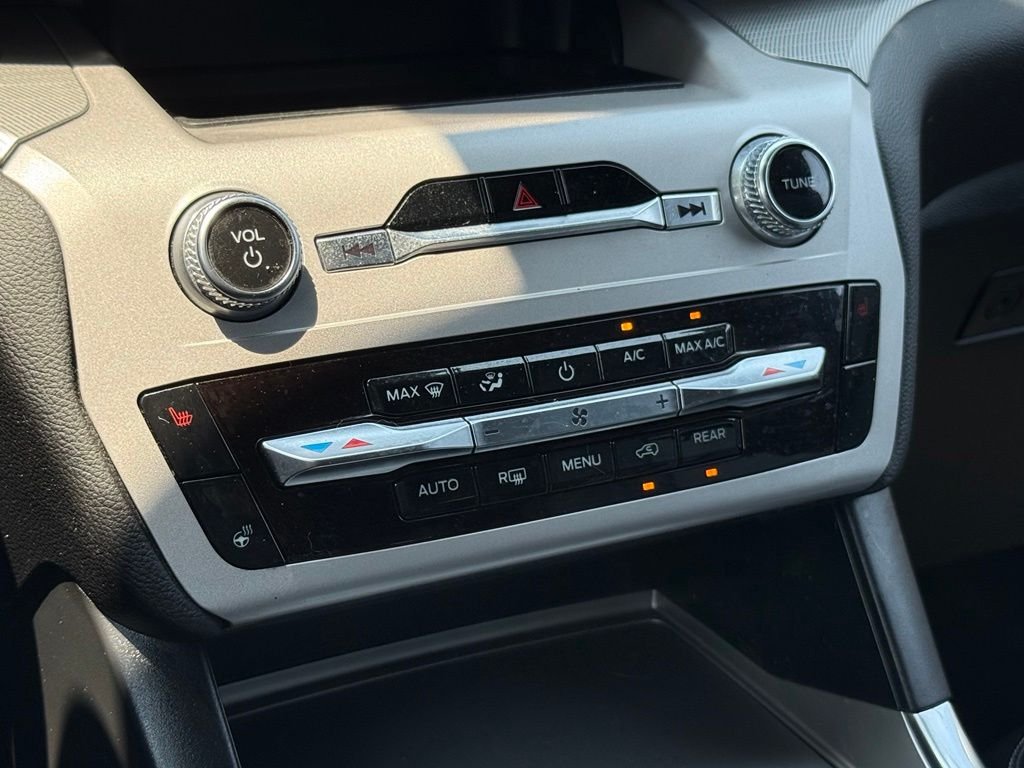 Used 2023 Silver Ford XLT image 18