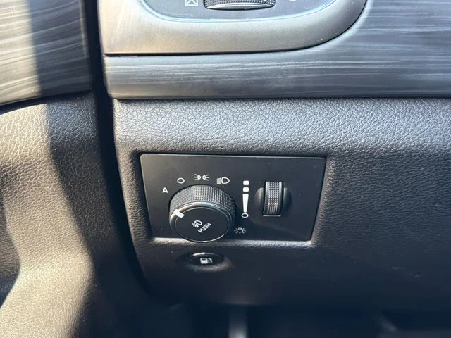 Used 2019 White Jeep Altitude image 29