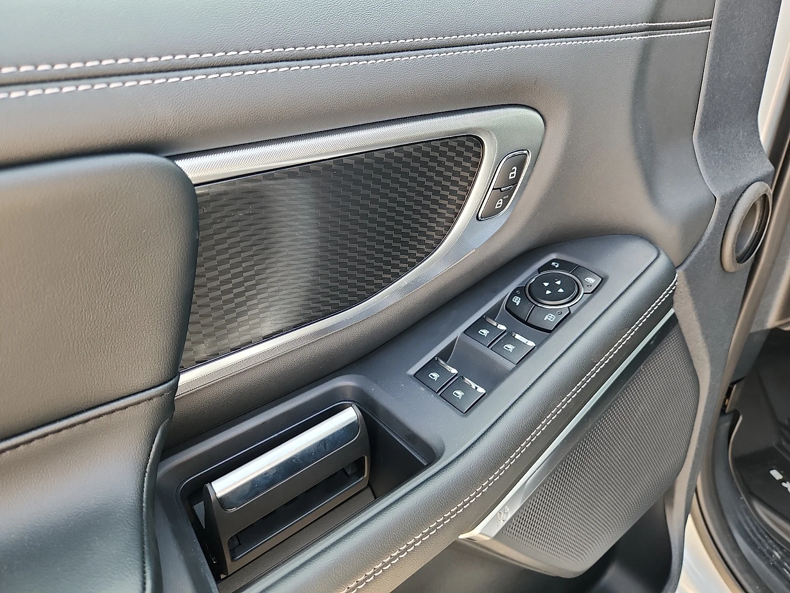 New 2026 Space Silver Metallic Ford MAX Platinum® image 15