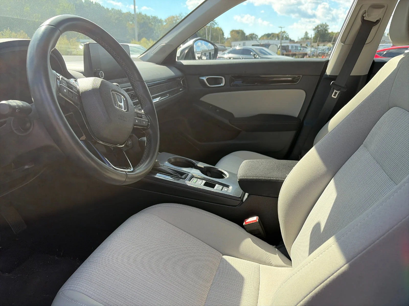 Used 2024 Platinum White Pearl Honda EX image 11