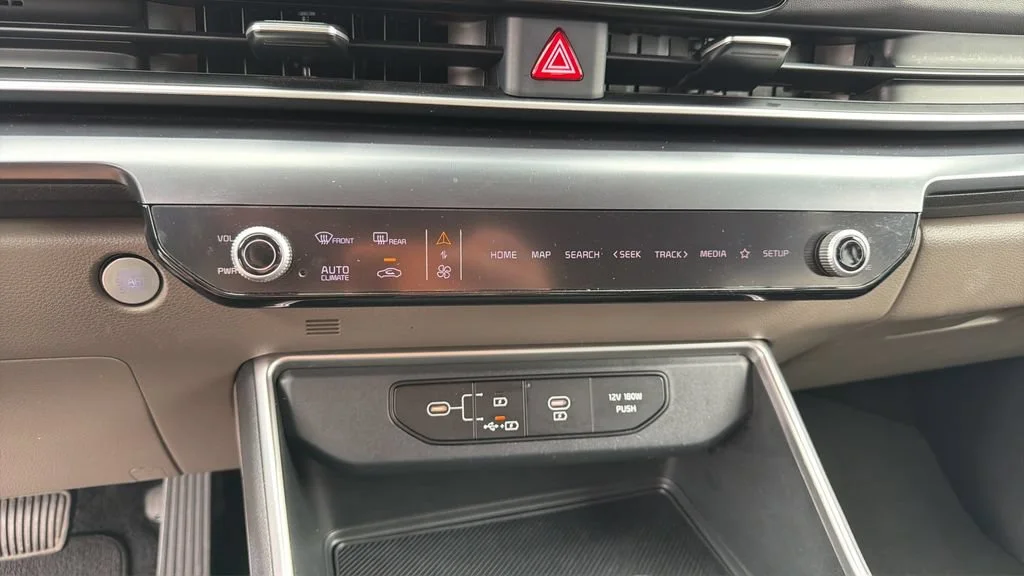 Used 2025 Black Kia LXS image 30