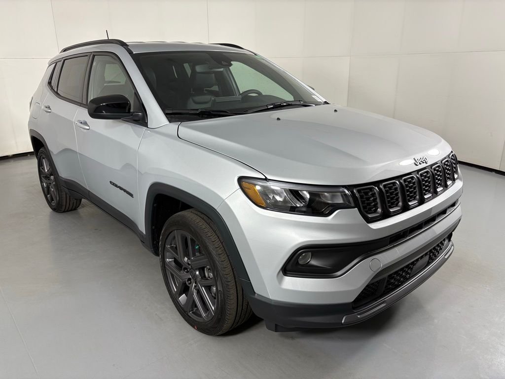 New 2026 Silver Zynith Metallic Clearcoat Jeep Latitude image 2