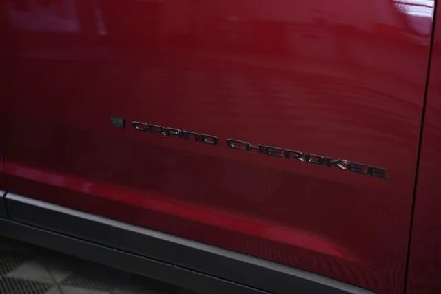 New 2025 Velvet Red Pearl-Coat Exterior Paint Jeep Limited image 47